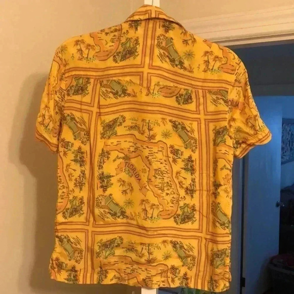 Urban Outfitters button down short sleeve Florida shirt. Size  XS - Picture 6 of 9